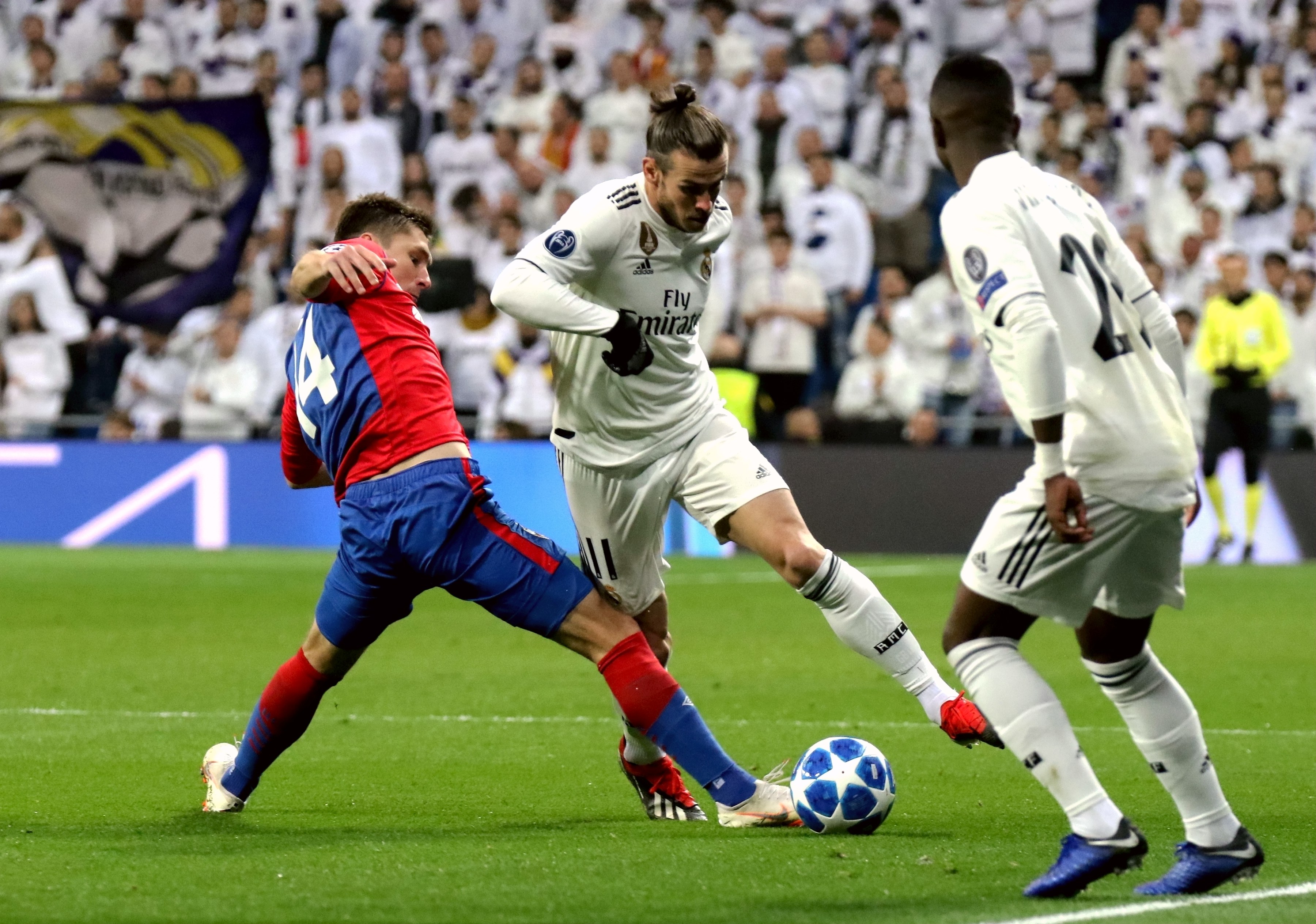 曼联对阵西汉姆联：阿莫林的换人争议与球队表现分析（曼联对西汉姆：阿莫林换人风波及球队表现解读）