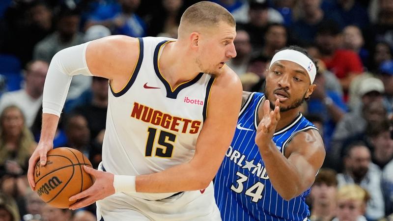 今晚，上海海港门将颜骏凌首发出场，迎来了他代表俱...（上海海港门将颜骏凌今晚首发，迎来代表球队的新里程碑）