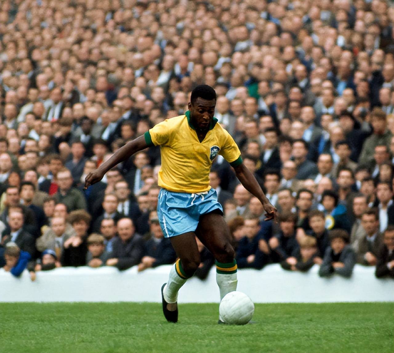 电讯报：多家沙特俱乐部愿意不惜一切代价签下萨拉赫（电讯报：多家沙特俱乐部愿砸重金签下萨拉赫）